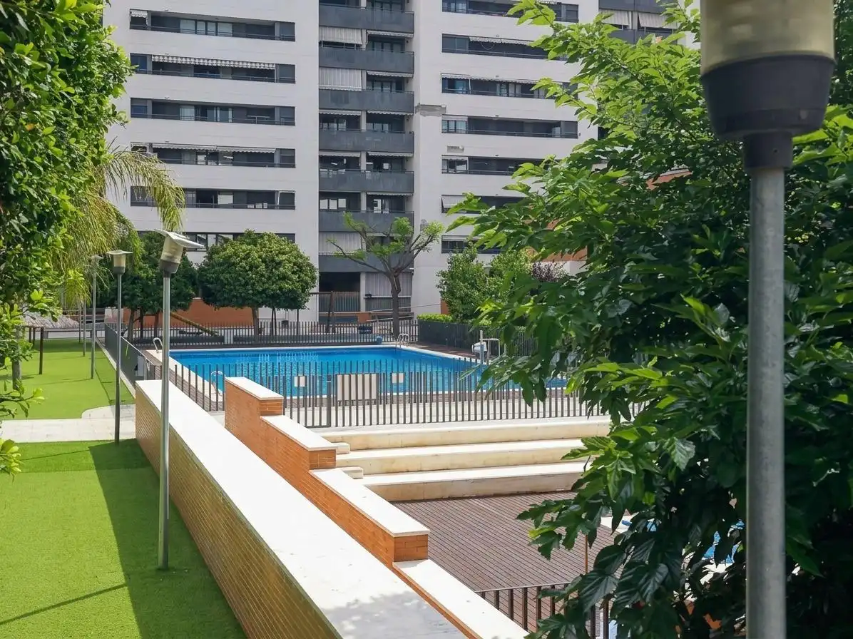 Swimming pool of Flat for rent in Valencia  with Heating, Furnished and Balcony
