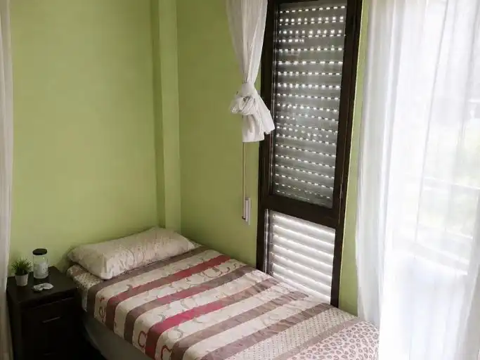 Dormitori de Pis de lloguer en Leganés amb Aire condicionat, Calefacció i Jardí privat