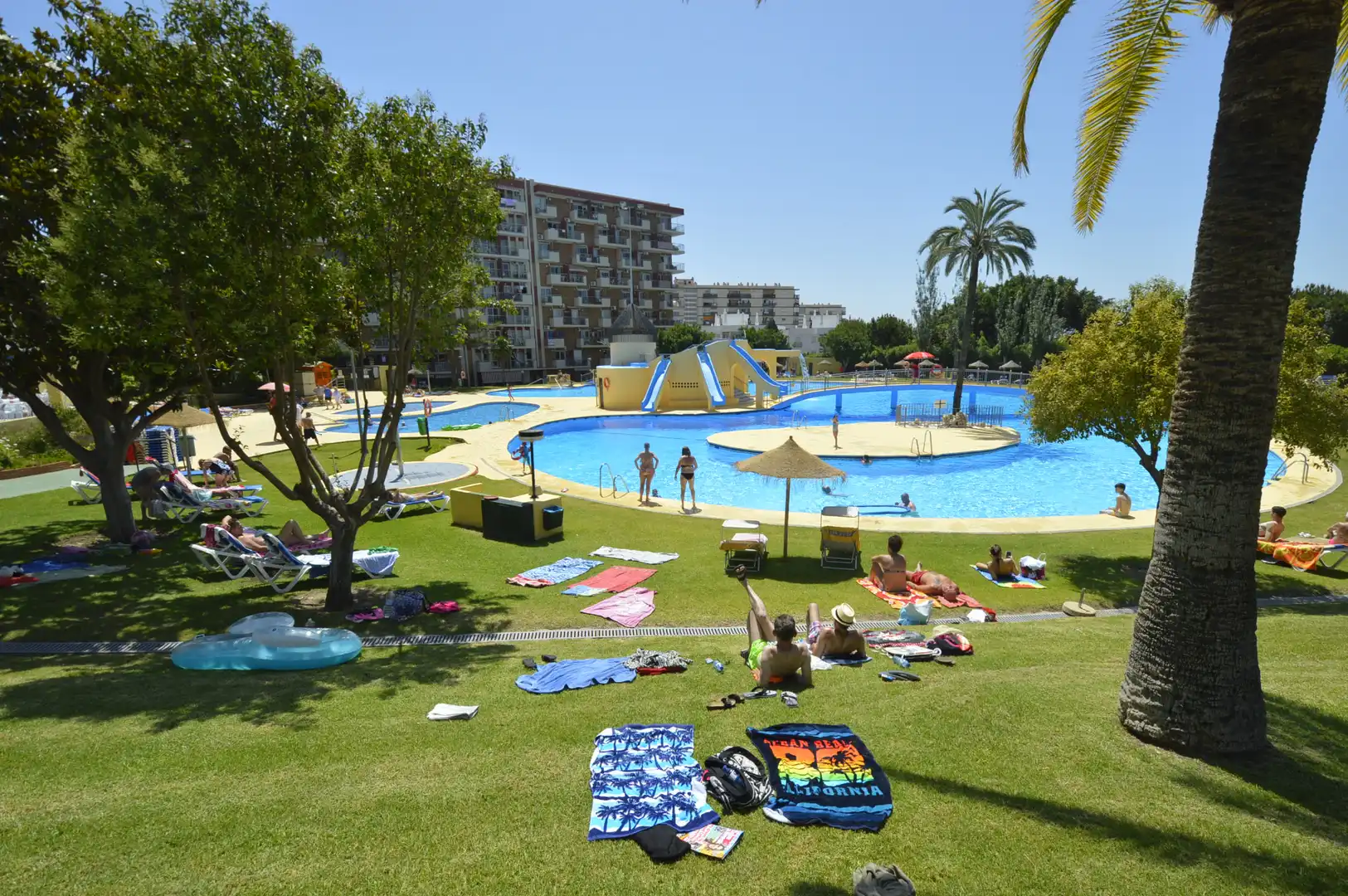 Piscina de Estudio en venta en Benalmádena con Aire acondicionado, Terraza y Amueblado