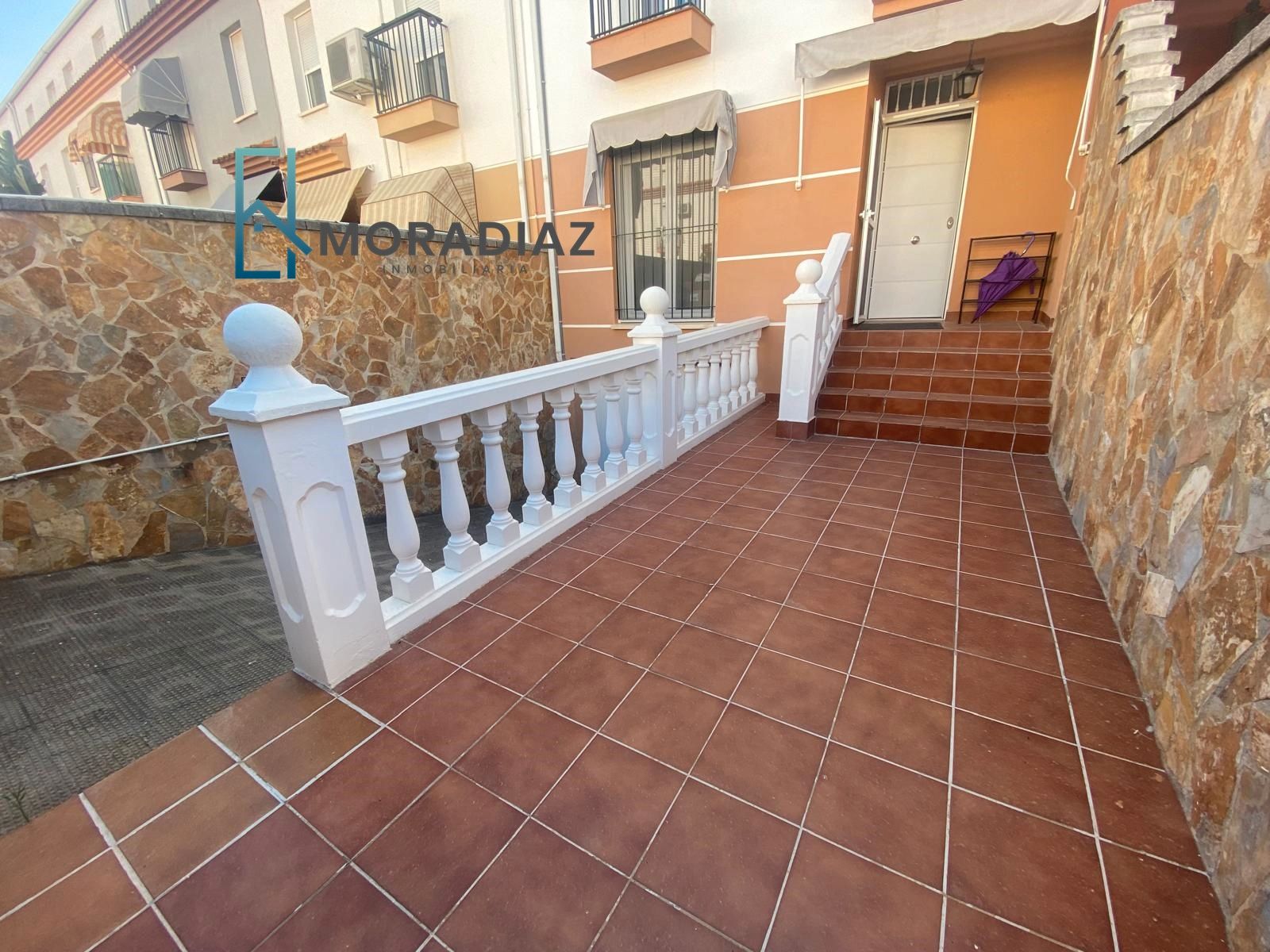 Vista exterior de Casa adosada en venda en Don Benito amb Aire condicionat, Calefacció i Jardí privat