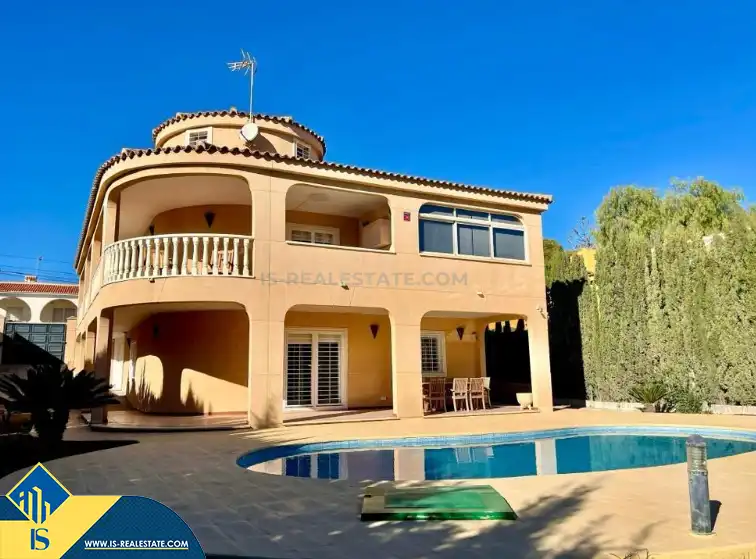 Villa mit Pool zum Verkauf in Playa del Acequión, Náufragos y Rocío del Mar