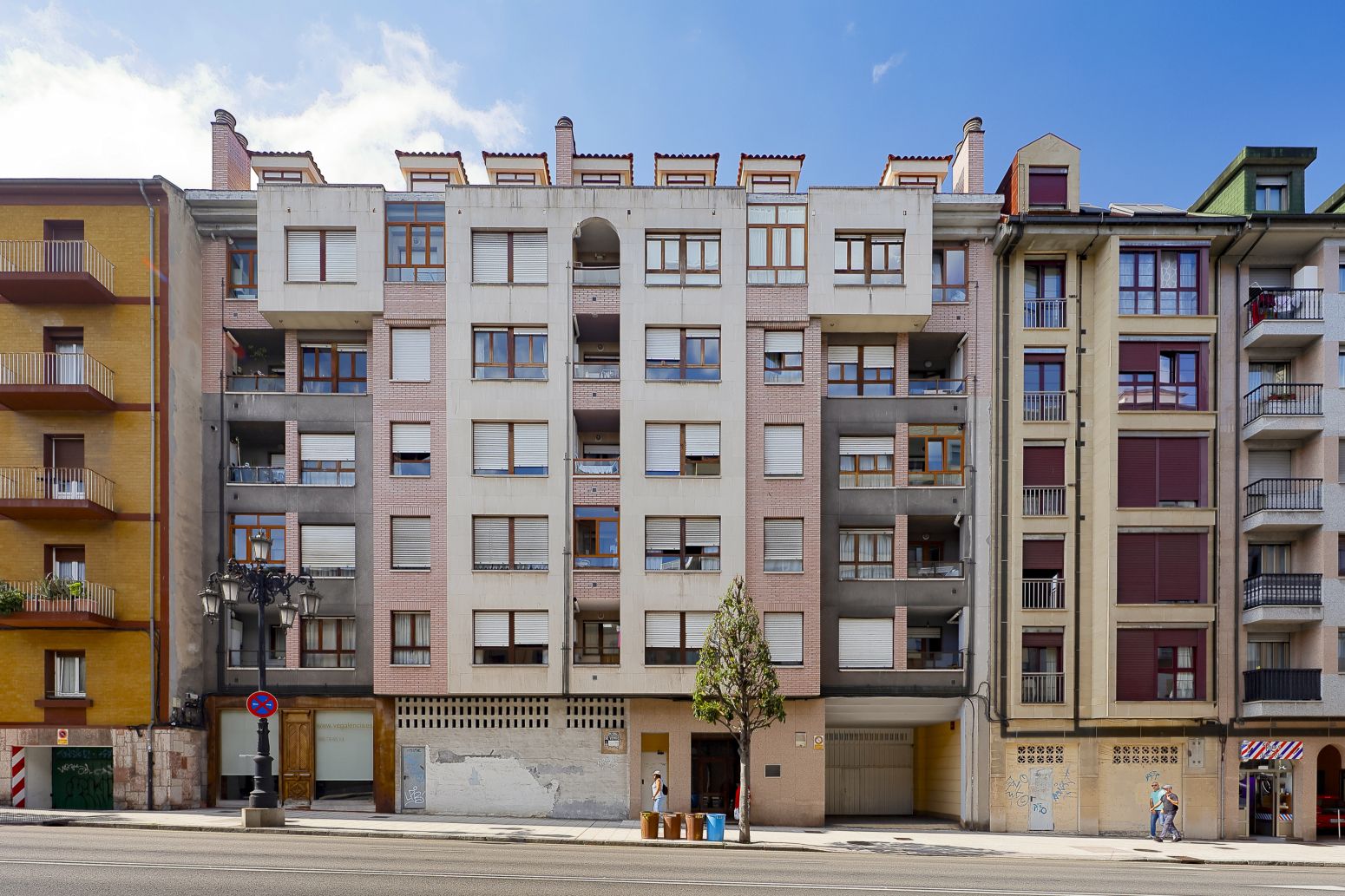 Vista exterior de Pis en venda en Oviedo  amb Calefacció, Terrassa i Traster