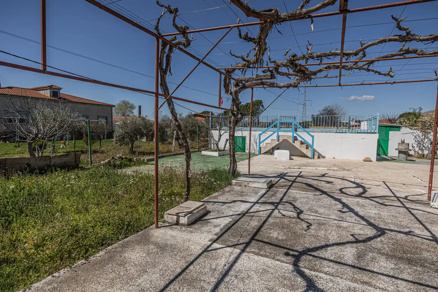 Vista exterior de Casa o xalet en venda en Estremera amb Calefacció, Jardí privat i Piscina