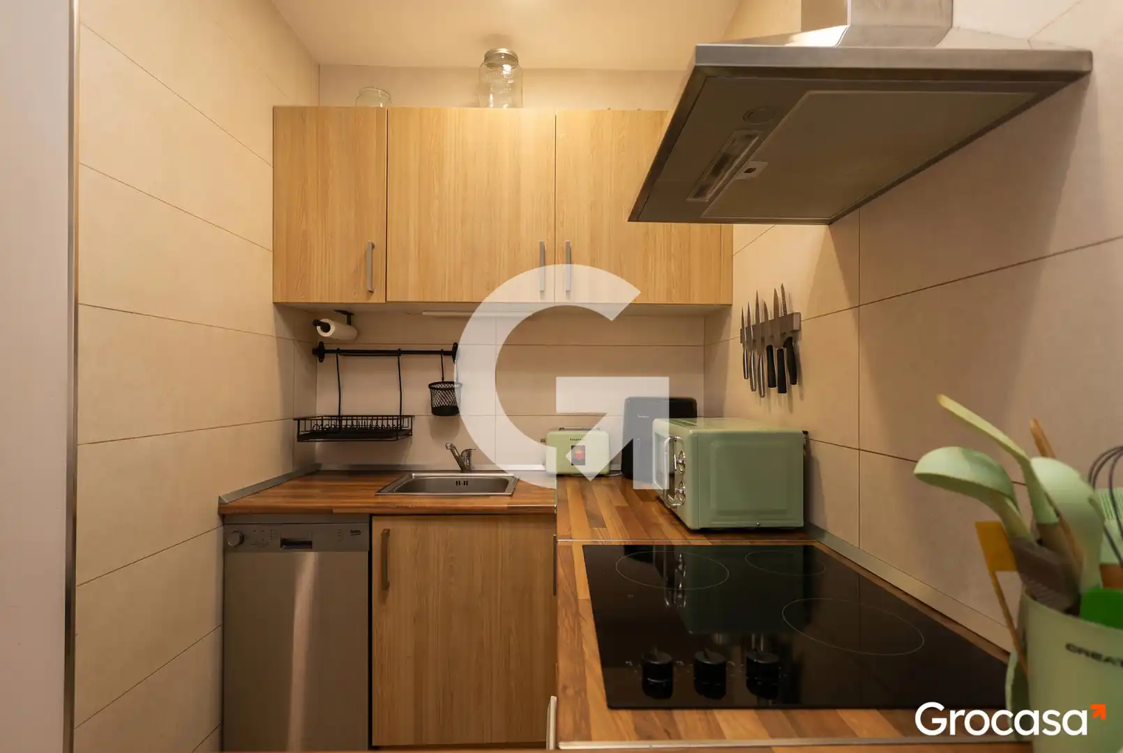 Kitchen of Flat for sale in Barcelona  with Air Conditioner, Terrace and Storage room