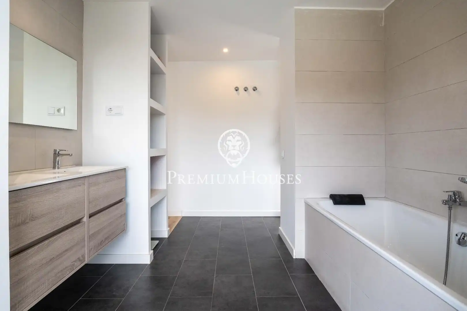 Bathroom of Houses for sale in Gavà  with Air Conditioner, Heating and Private garden