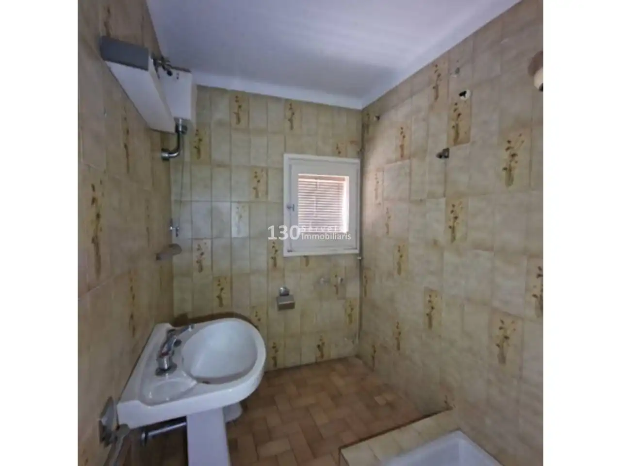 Bathroom of Houses for sale in Bàscara  with Terrace and Swimming Pool