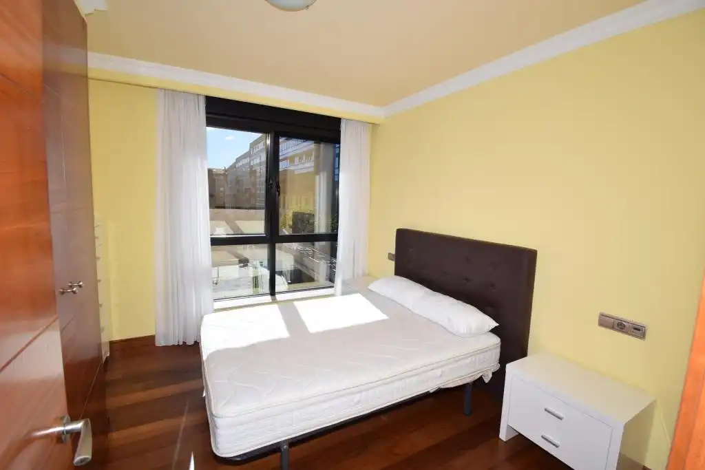 Habitación de Apartamento en venta en A Coruña Capital  con Calefacción, Trastero y Amueblado