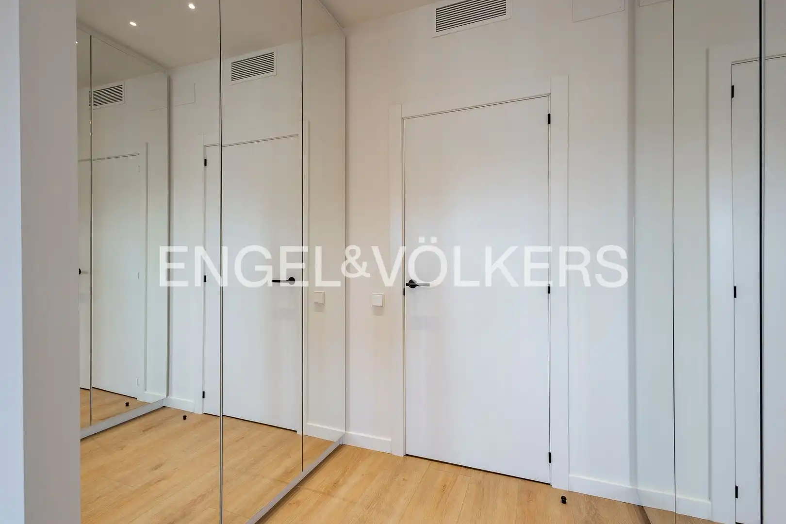 Piso en venta en Barcelona con Aire acondicionado, Calefacción y Balcón