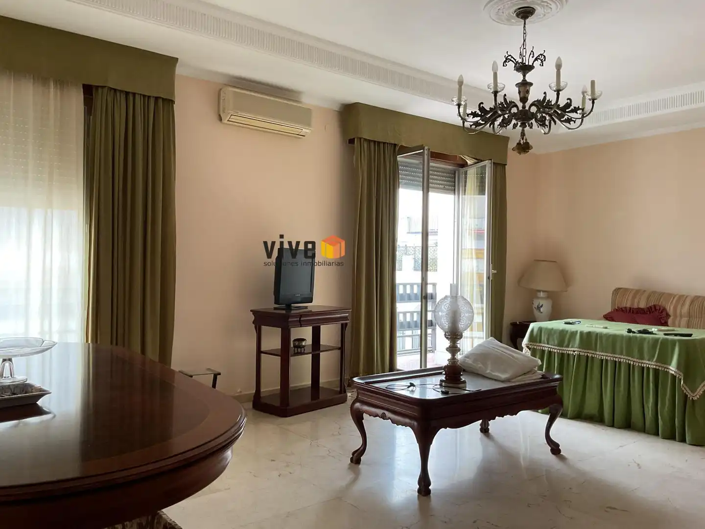 Living room of Flat for sale in Sevilla  with Air Conditioner, Heating and Terrace