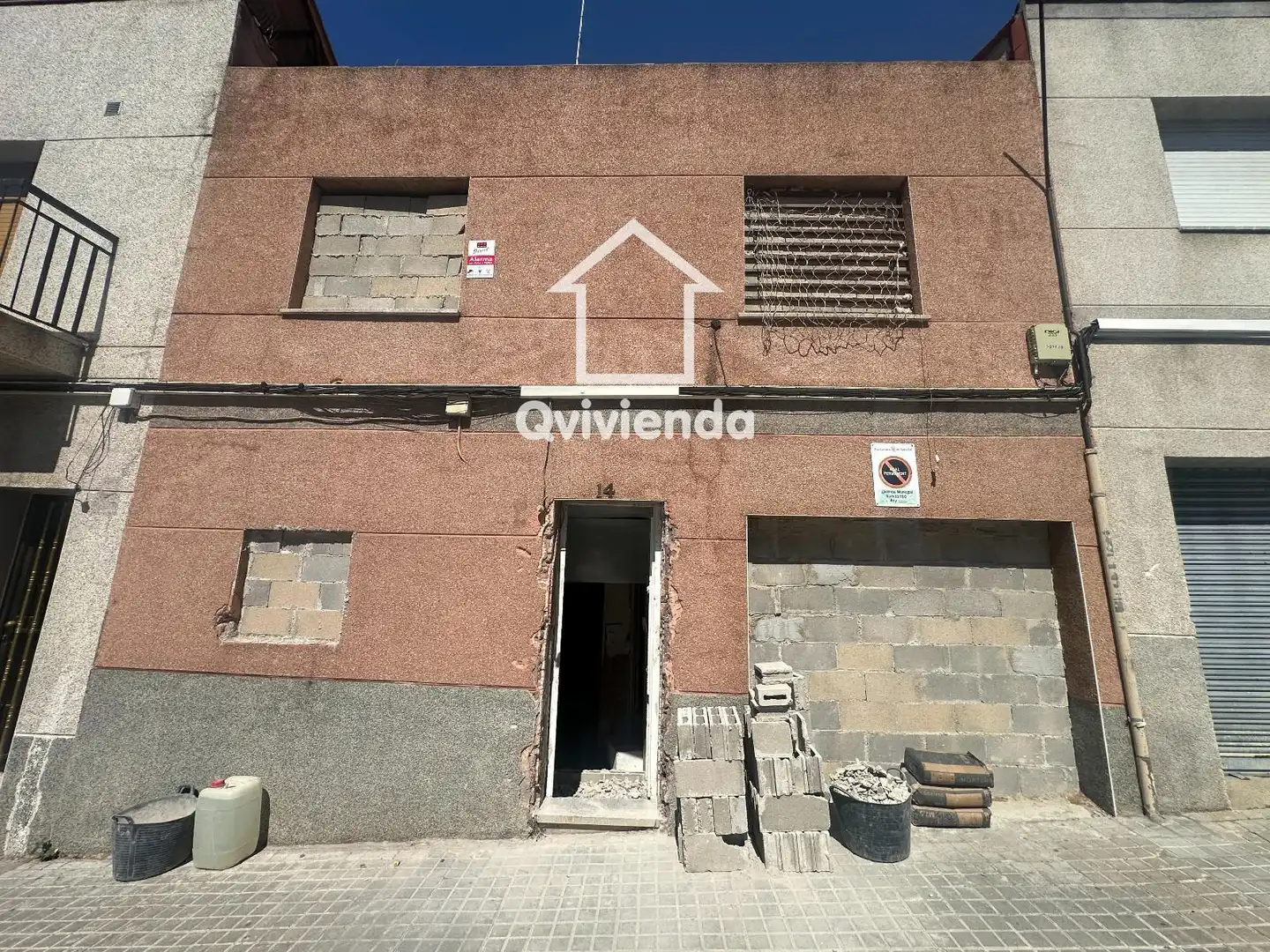 Vista exterior de Casa adosada en venda en Sabadell