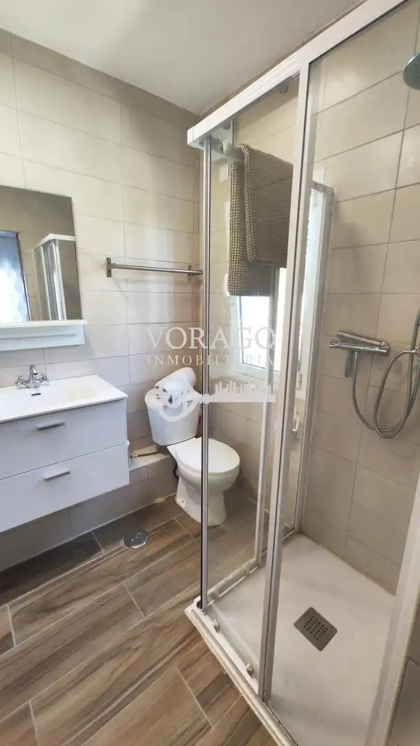 Baño de Casa o chalet en venta en Torrejón del Rey con Aire acondicionado, Calefacción y Jardín privado