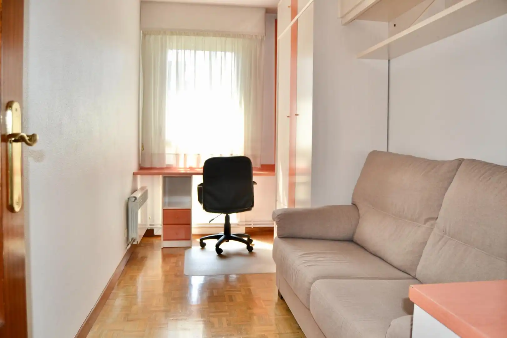 Habitación de Piso en venta en  Pamplona / Iruña con Parquet y Trastero