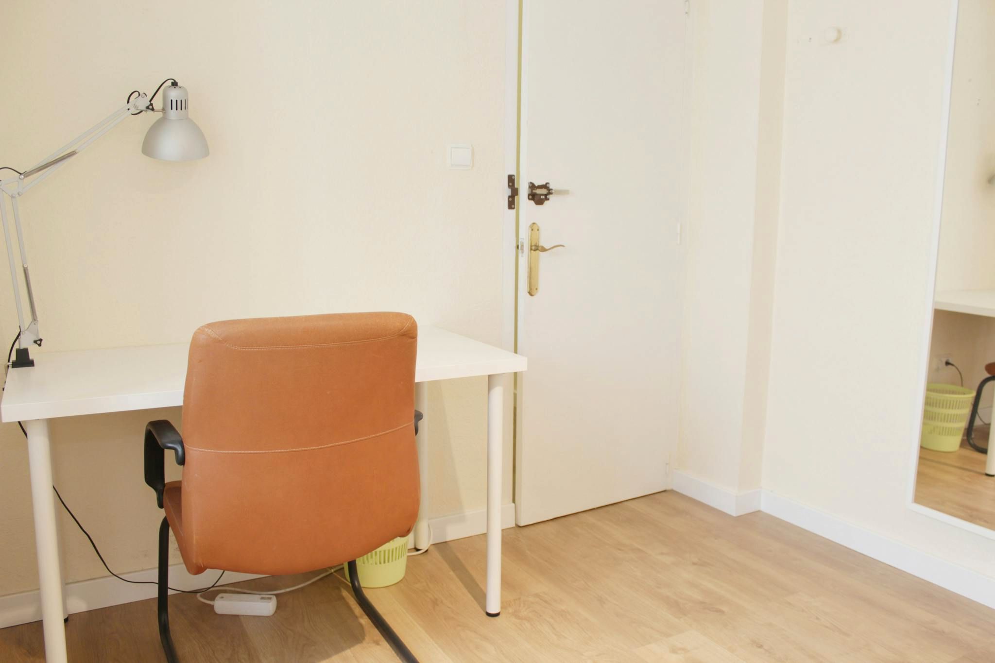 Flat to share in  Sevilla Capital  with Furnished, Washing machine and TV