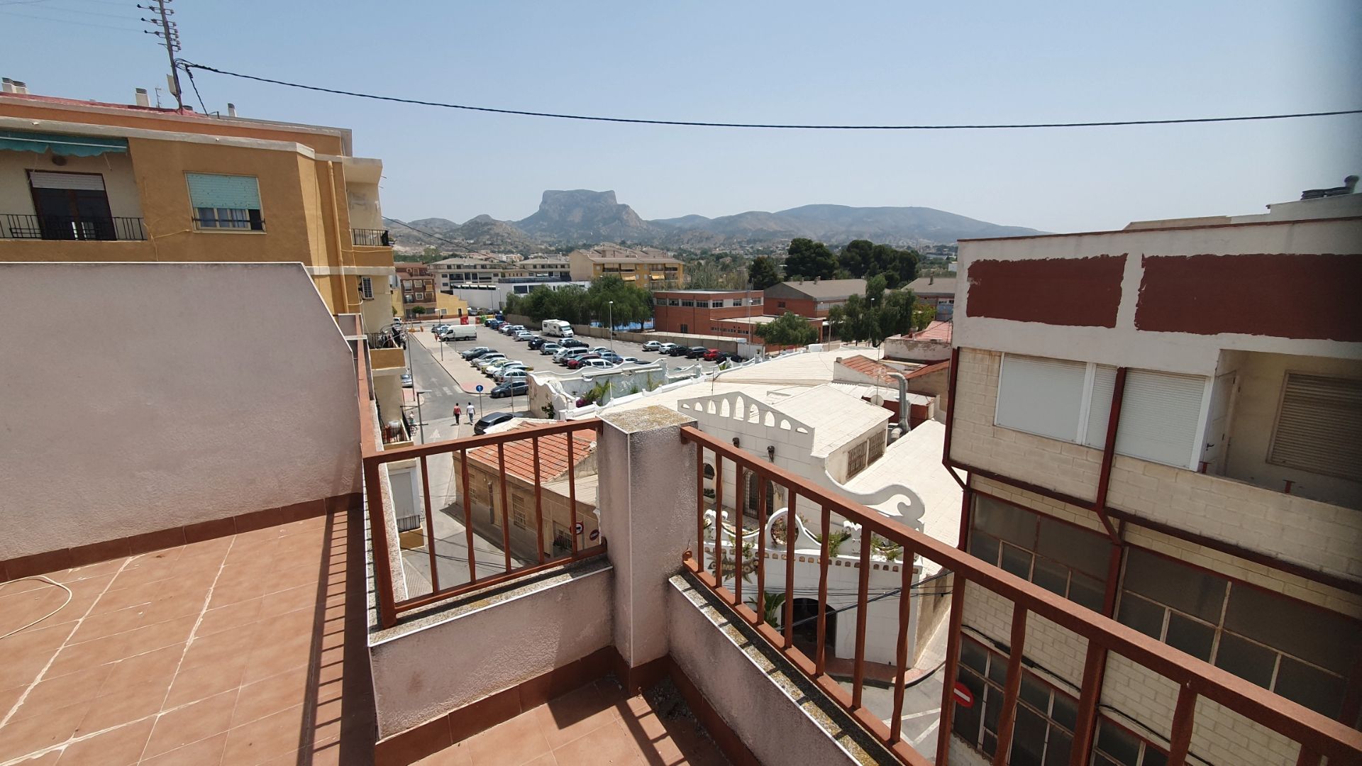 Vista exterior de Edifici en venda en Elda