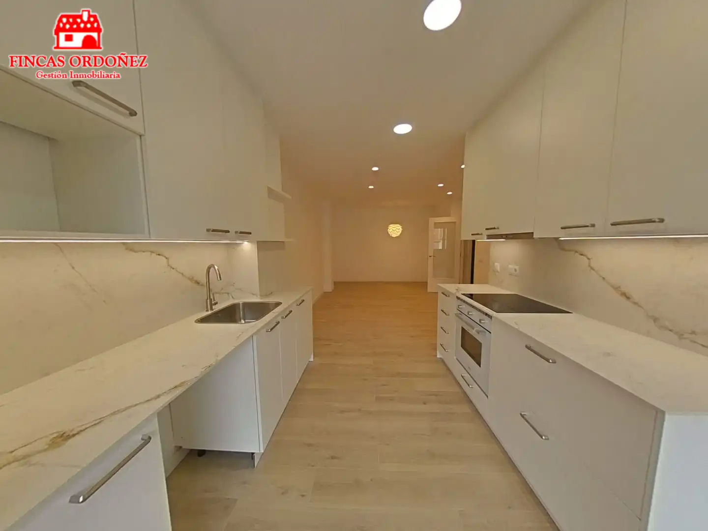 Küche von Wohnung zum Verkauf in Sant Andreu de la Barca mit Klimaanlage, Heizung und Balkon