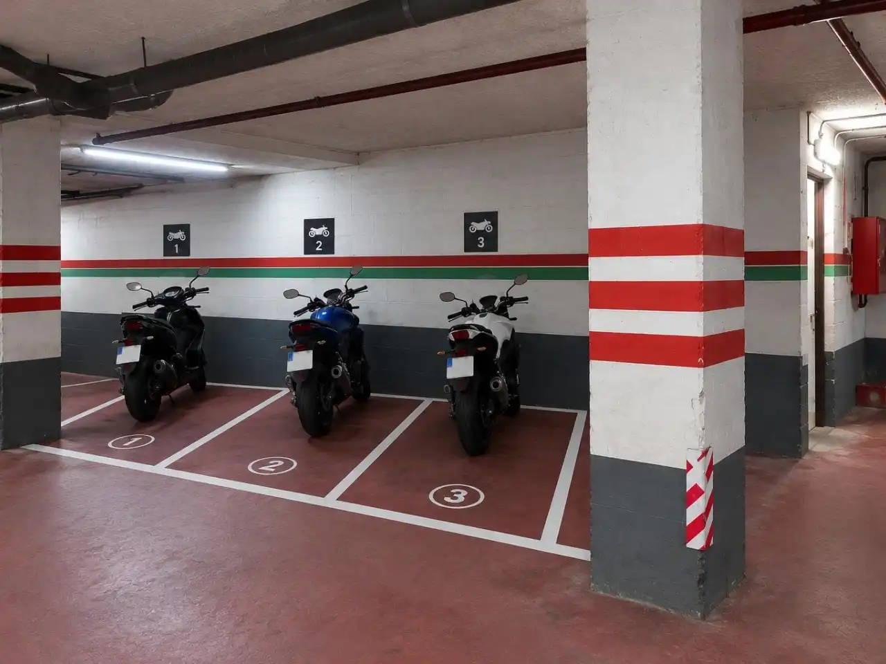 Parkplatz von Garage zur Miete in Oviedo 