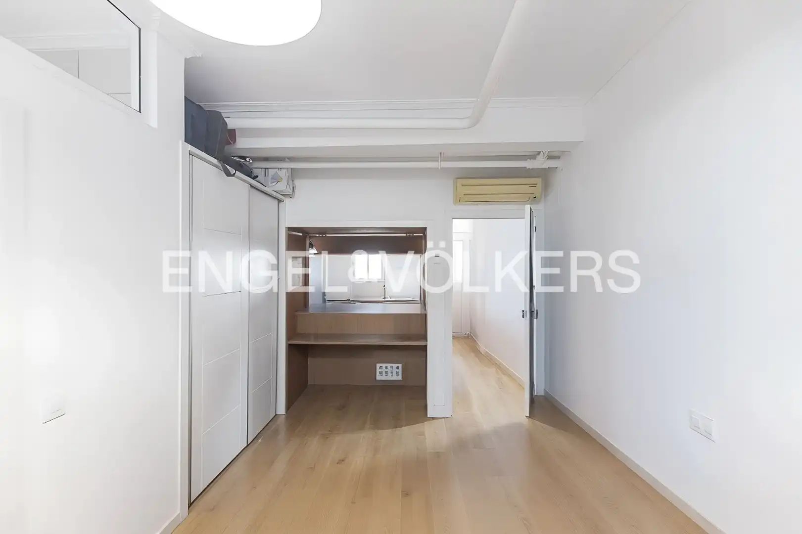 Dormitori de Apartament de lloguer en Madrid amb Aire condicionat, Calefacció i Es permeten mascotes