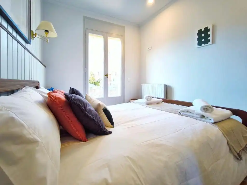 Schlafzimmer von Wohnung zum Verkauf in Campdevànol mit Heizung, Terrasse und Möbliert