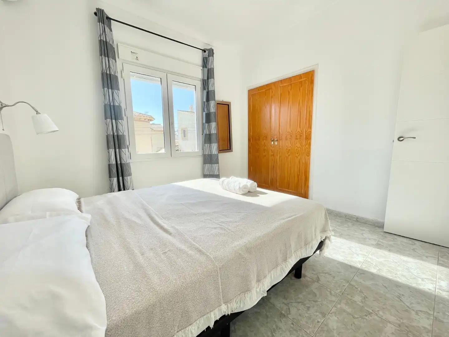 Habitación de Apartamento de alquiler en Torrevieja con Aire acondicionado, Calefacción y Terraza