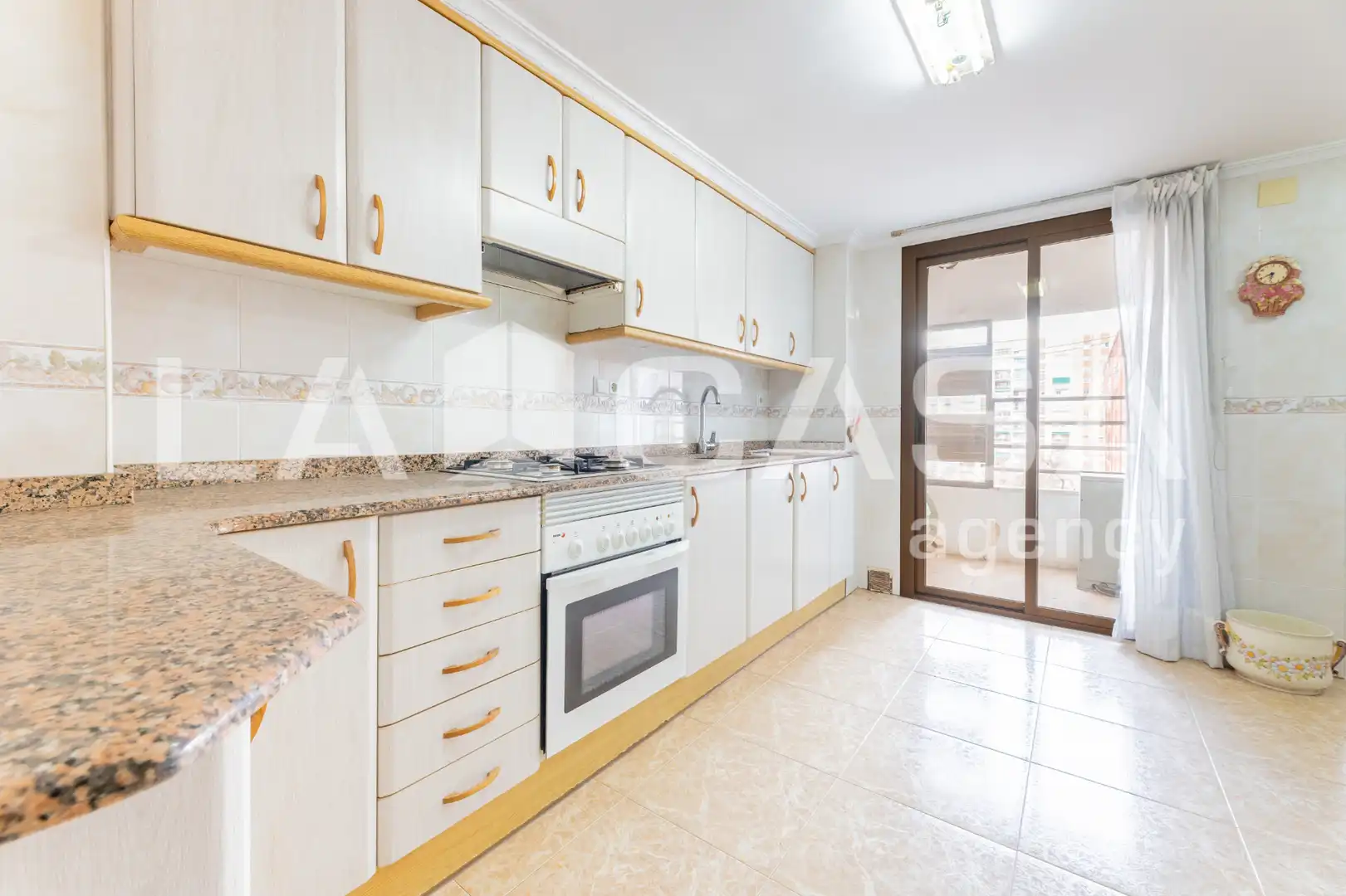 Cocina de Piso en venta en Valencia con Horno y Balcón