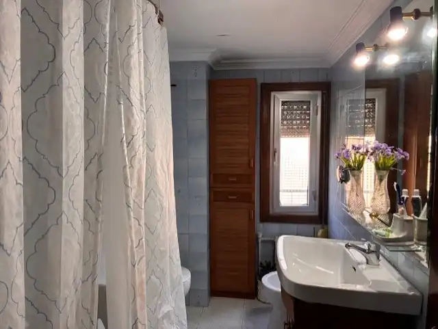 Badezimmer von Wohnung zum Verkauf in Zaragoza mit Klimaanlage, Heizung und Parkett