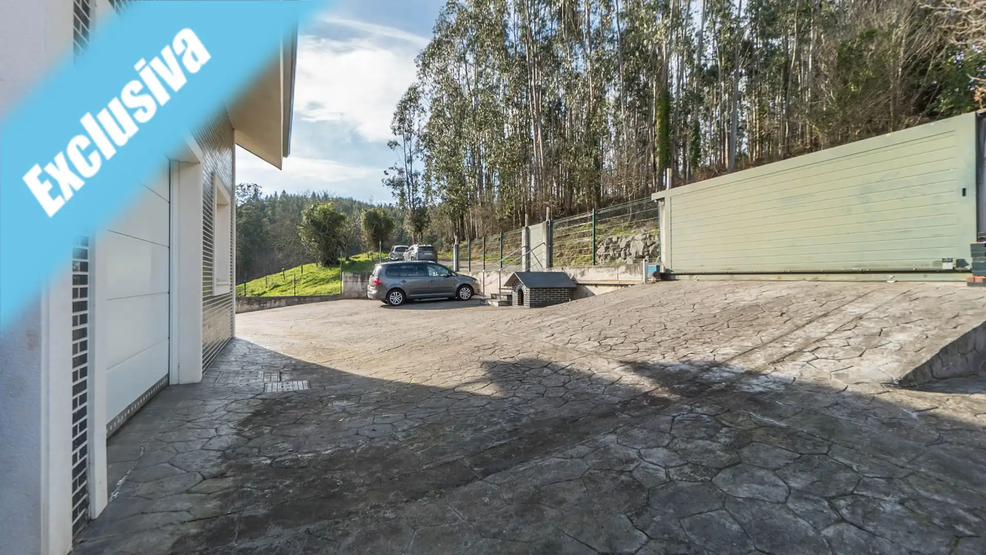 Parking of Houses for sale in Bárcena de Cicero  with Air Conditioner, Heating and Private garden