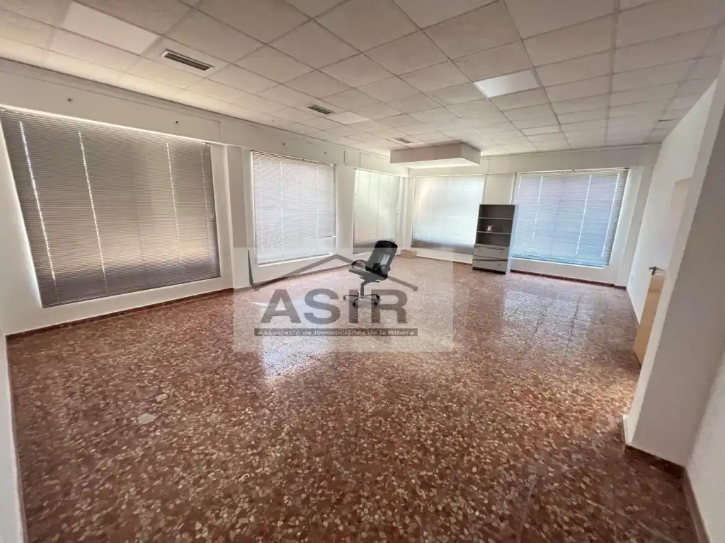 Industrial buildings for rent in Favara