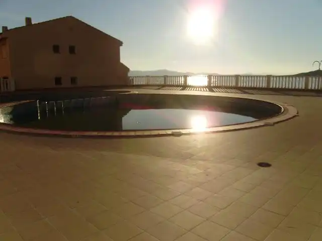 Piscina de Apartament en venda en La Manga del Mar Menor amb Aire condicionat, Parquet i Terrassa