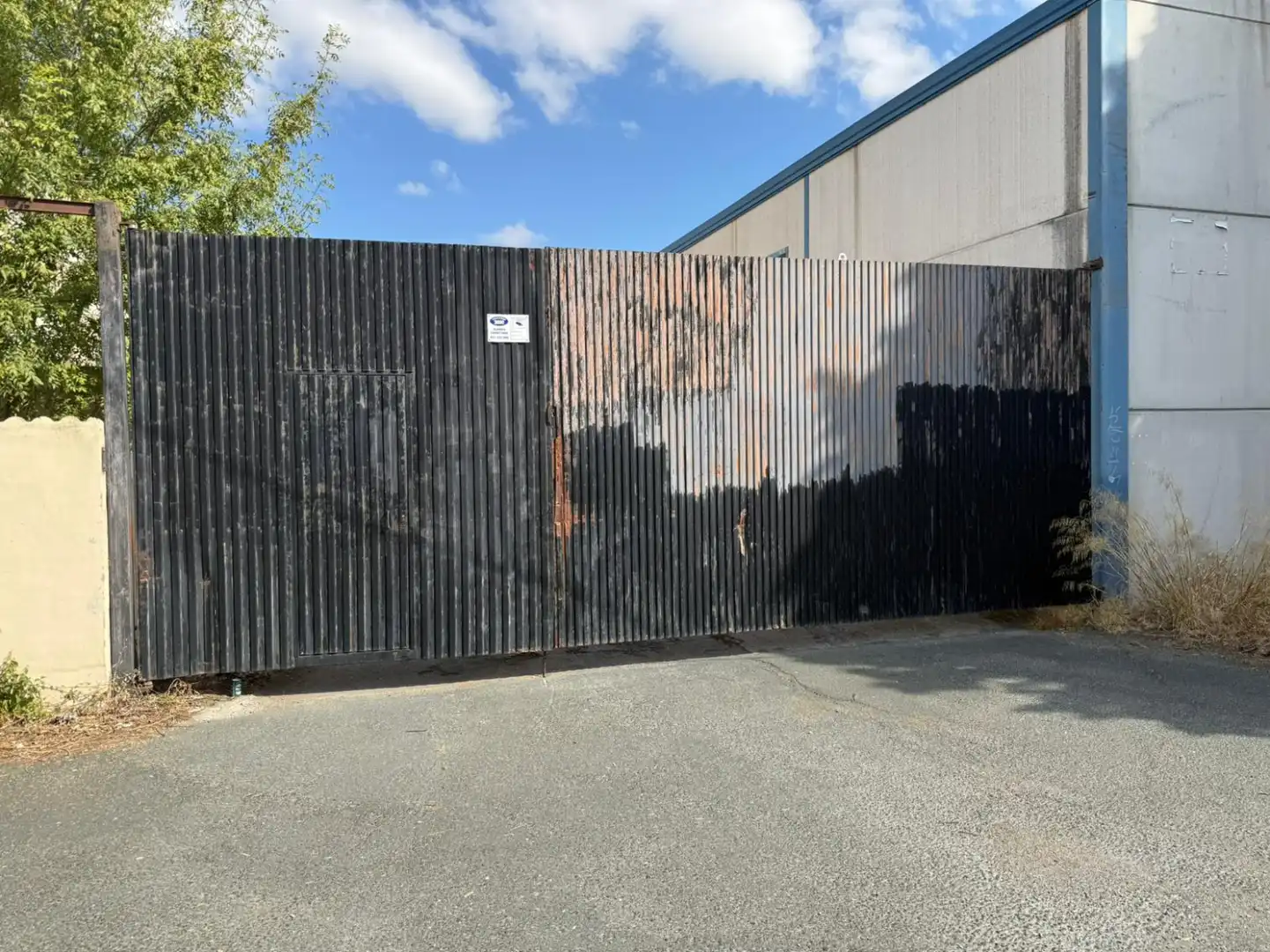 Industrial buildings for rent in Oeste