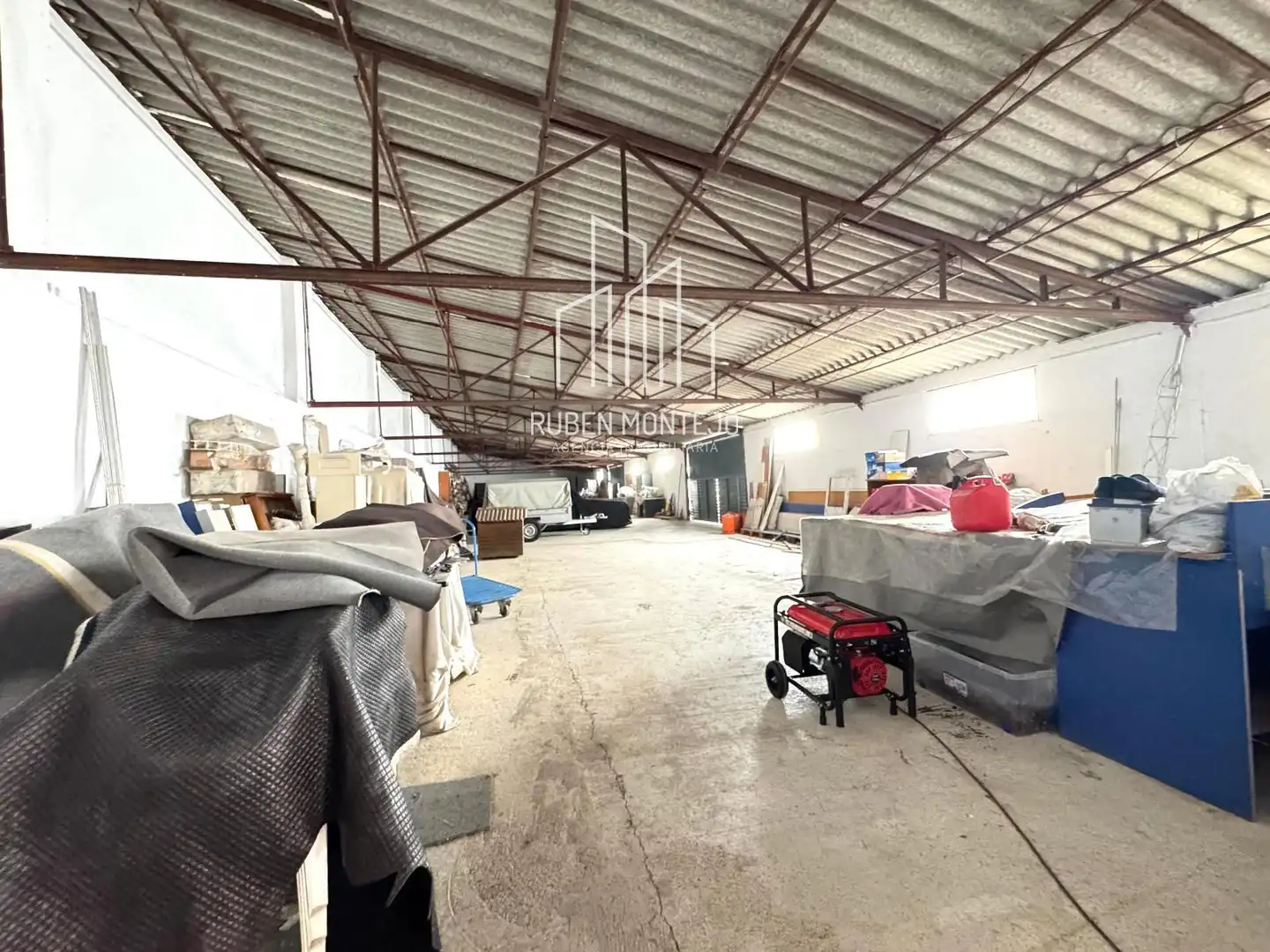 Außenansicht von Fabrikhallen zum Verkauf in Peñaranda de Bracamonte