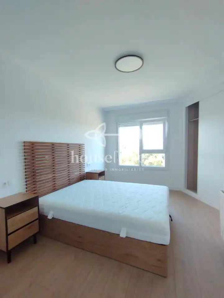 Habitación de Apartamento de alquiler en Ferrol con Calefacción, Trastero y Amueblado