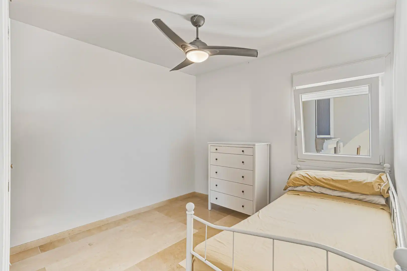 Dormitori de Casa adosada en venda en Mijas amb Aire condicionat, Jardí privat i Terrassa