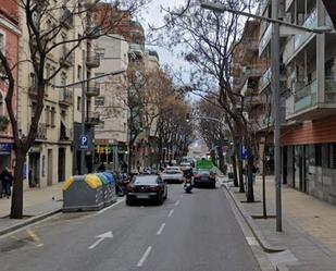 Vista exterior de Planta baixa en venda en  Barcelona Capital amb Balcó