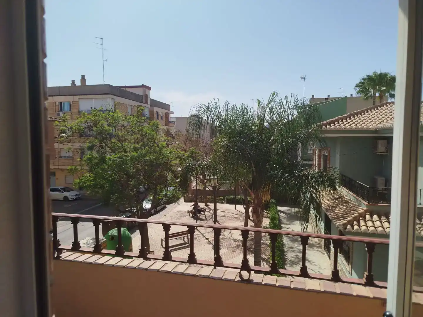 Vista exterior de Pis per a compartir en La Pobla de Vallbona amb Parquet, Moblat i Balcó