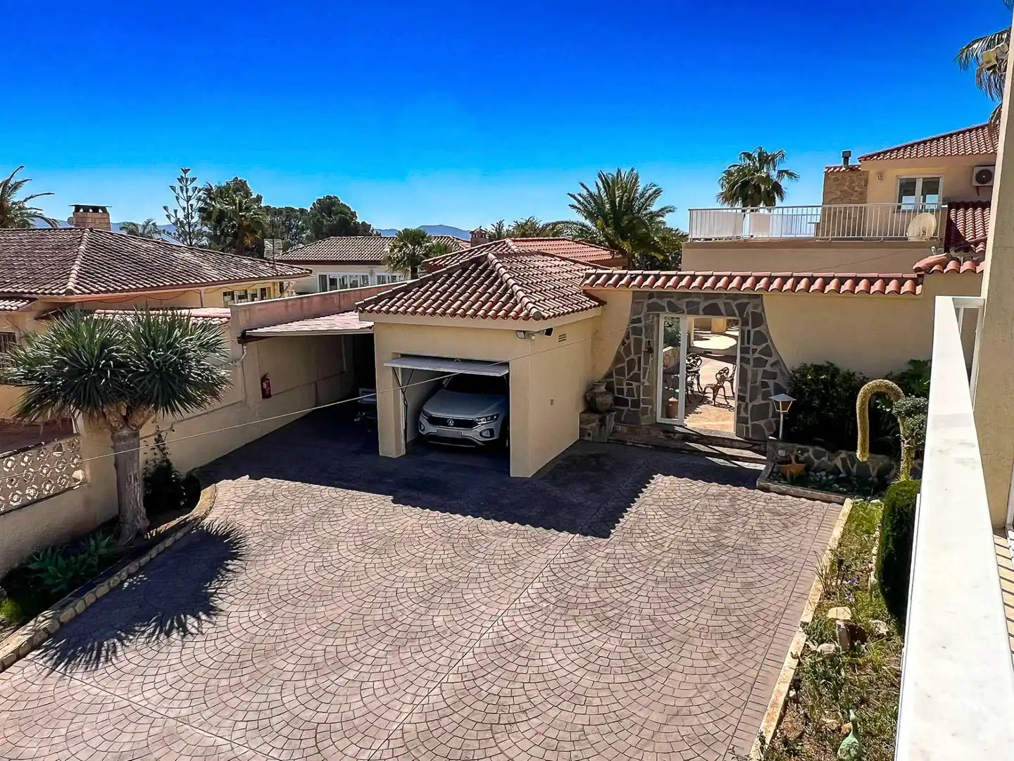Vista exterior de Casa o chalet en venta en La Nucia con Aire acondicionado, Calefacción y Jardín privado