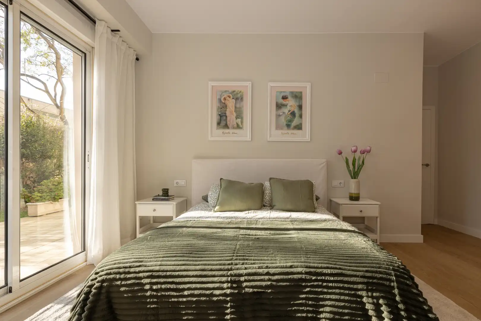 Schlafzimmer von Wohnung zum Verkauf in Badalona mit Klimaanlage, Heizung und Privatgarten