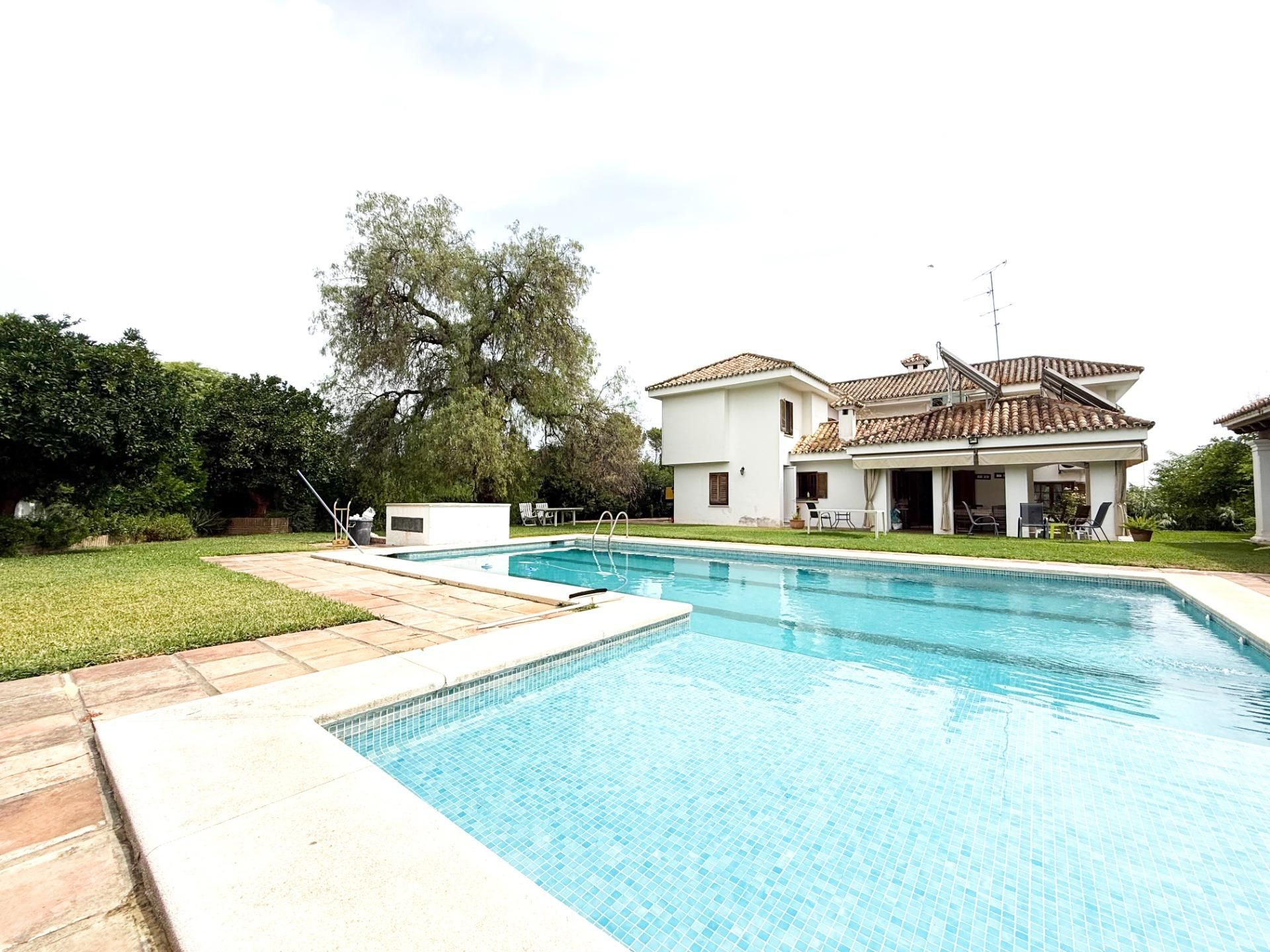 Swimming pool of House or chalet for sale in Mairena del Aljarafe  with Private garden, Terrace and Community pool