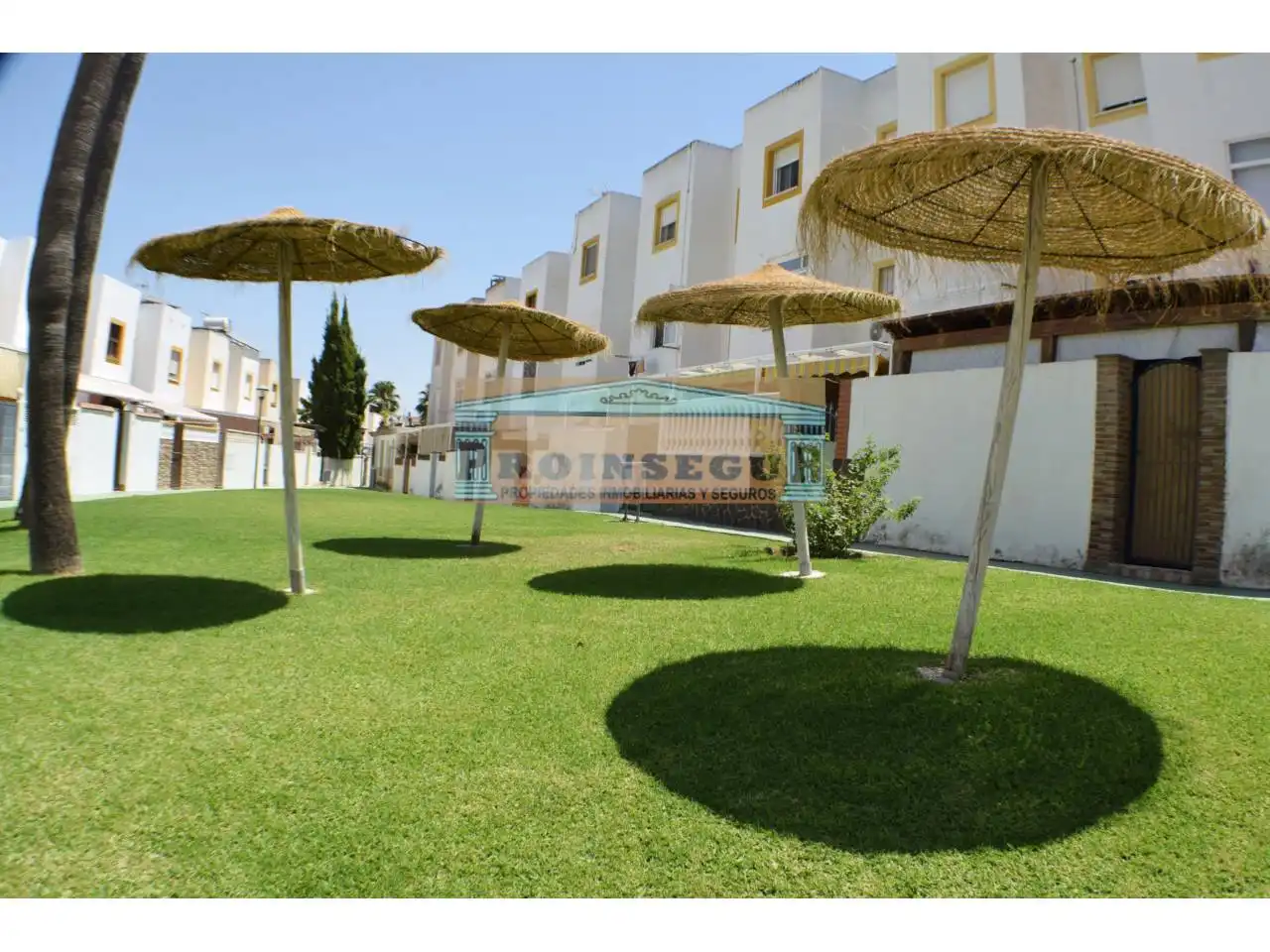 Vista exterior de Casa o xalet en venda en Cártama amb Aire condicionat, Terrassa i Moblat