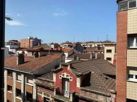 Vista exterior de Pis en venda en Gijón 