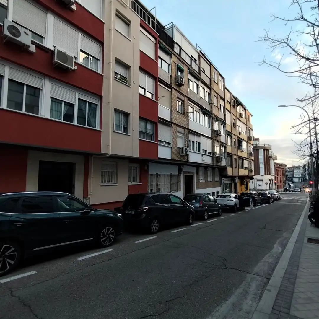 Vista exterior de Piso en venta en Madrid con Trastero y Amueblado