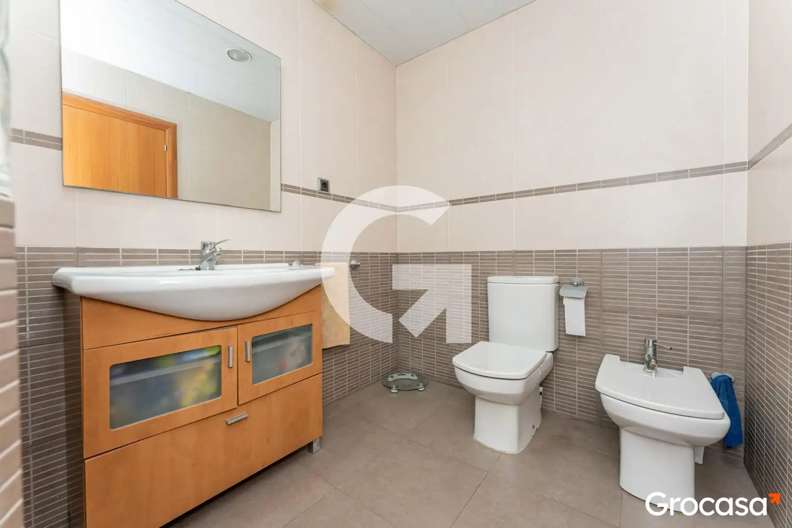 Baño de Casa adosada en venta en Cornellà de Llobregat con Aire acondicionado, Calefacción y Trastero