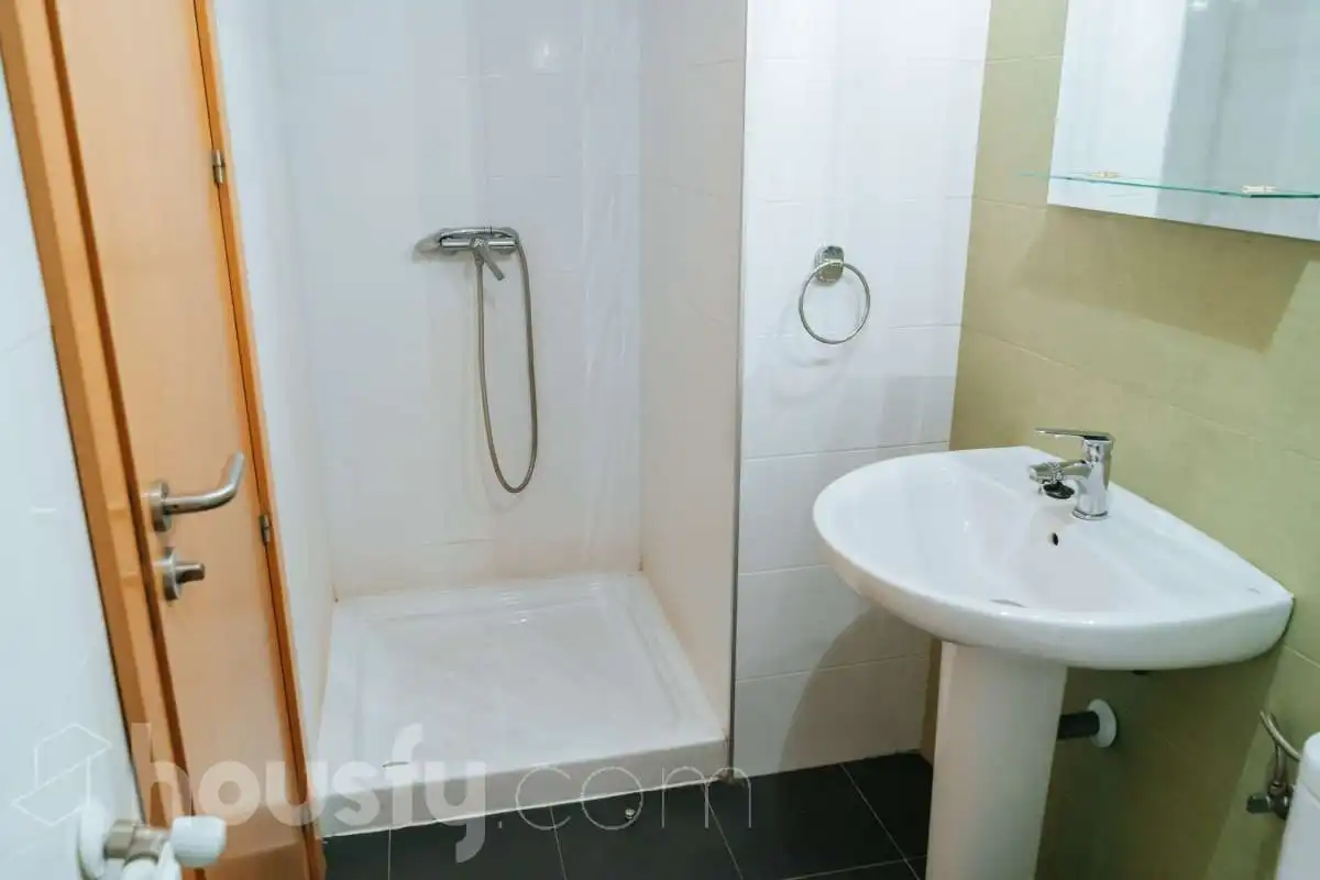 Baño de Piso de alquiler en Valdemoro con Parquet y Amueblado