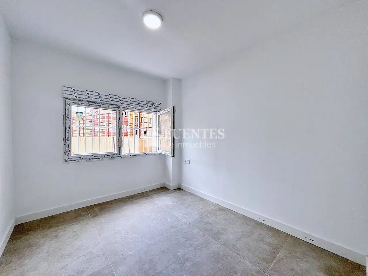 Habitación de Piso en venta en Alicante / Alacant con Trastero y Alarma