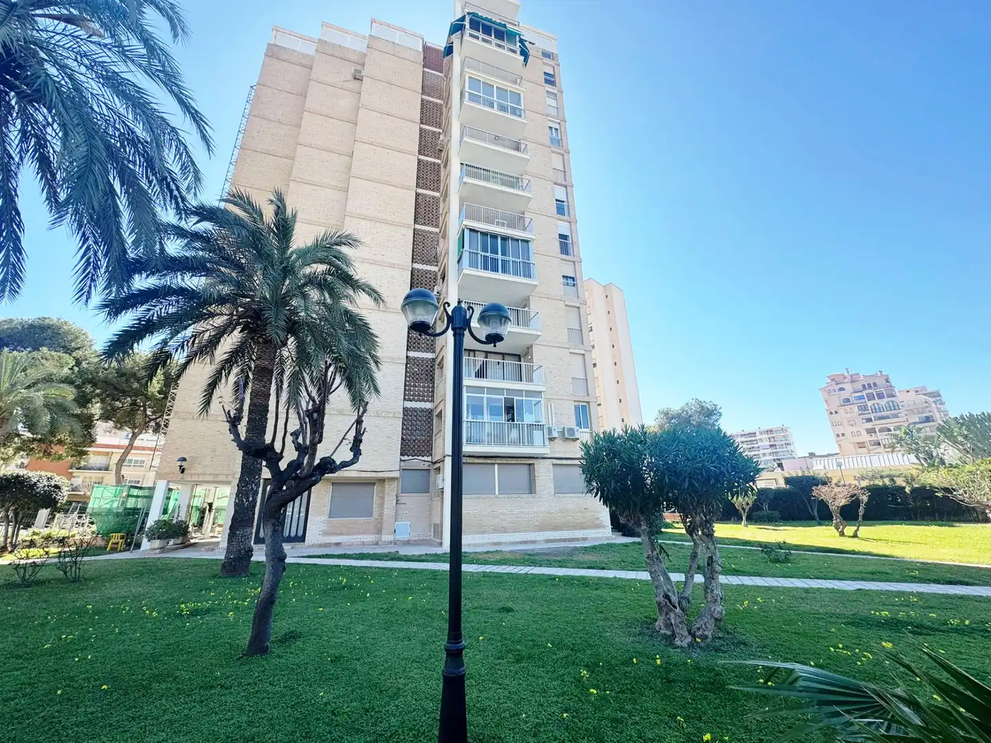 Außenansicht von Wohnungen zum Verkauf in Alicante / Alacant mit Terrasse und Möbliert