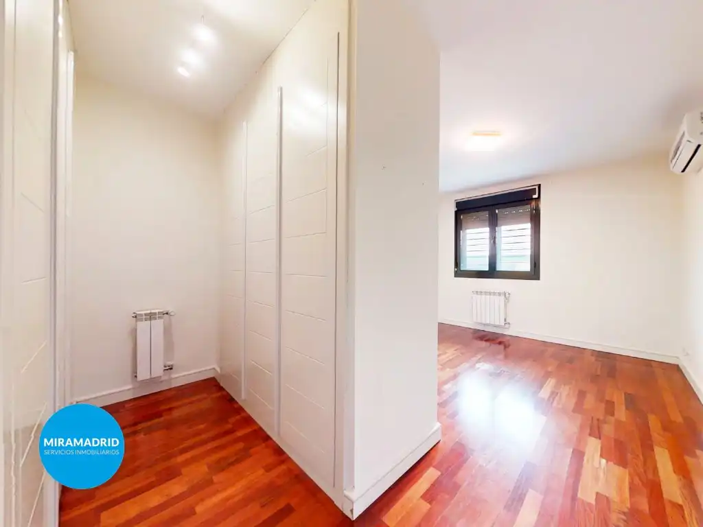 Habitación de Casa adosada en venta en Paracuellos de Jarama con Aire acondicionado