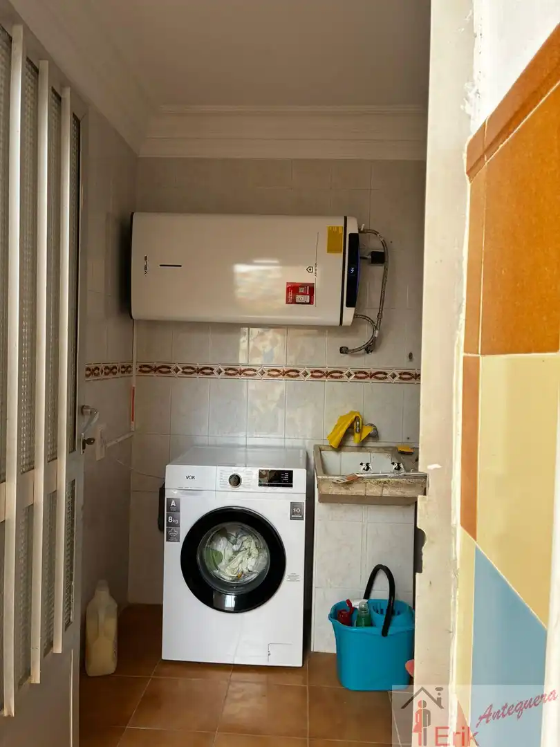 Bathroom of Flat for share in Antequera