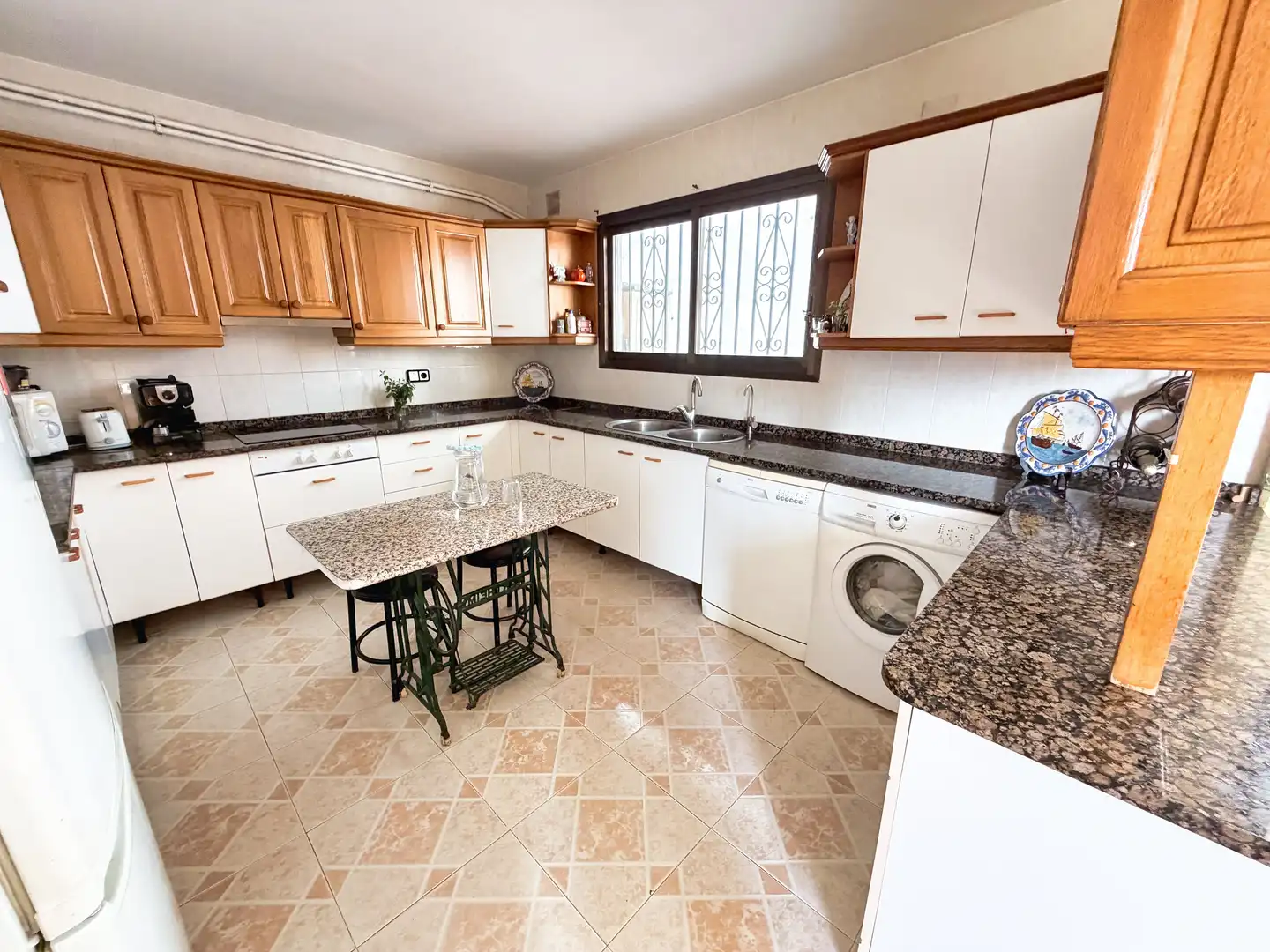 Cuina de Casa o xalet en venda en Vallirana amb Aire condicionat, Calefacció i Terrassa