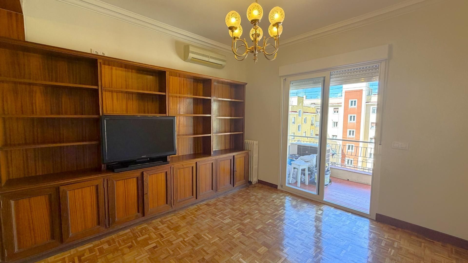 Sala d'estar de Pis de lloguer en  Madrid Capital amb Aire condicionat, Calefacció i Parquet