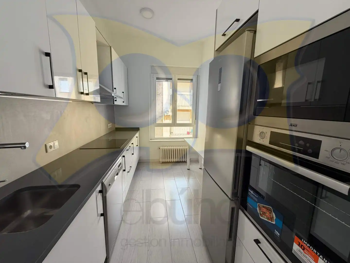 Kitchen of Flat for rent in Salamanca  with Heating, Parquet flooring and Oven