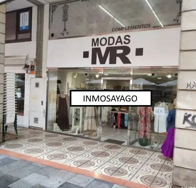 Local comercial de lloguer a Plaza de la Constitución